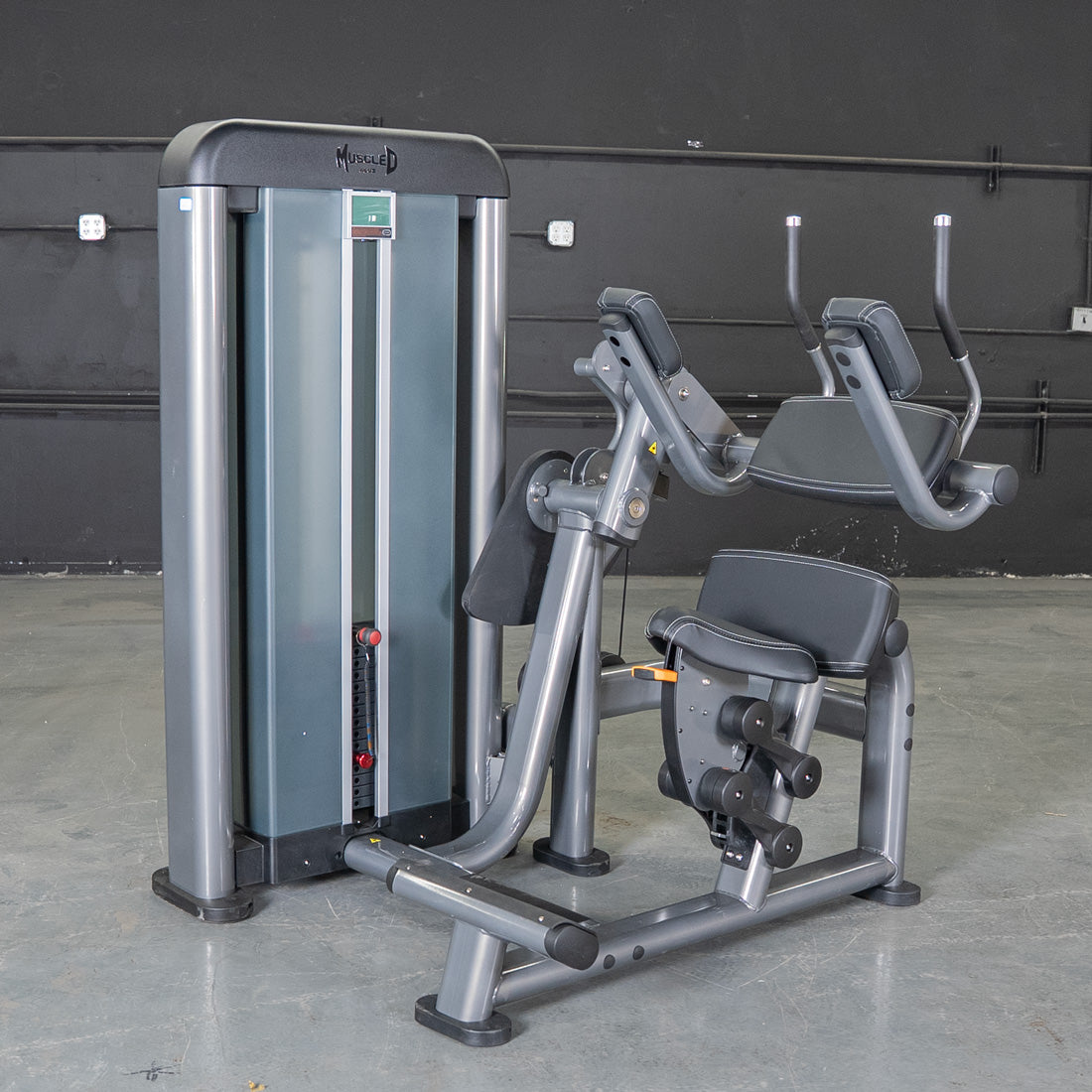 muscle d fitness commercial selectorized black and dark grey elite plus ab crunch machine