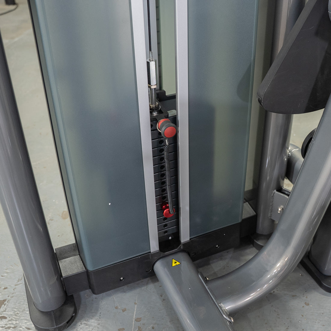 muscle d fitness commercial selectorized black and dark grey elite plus ab crunch machine detail
