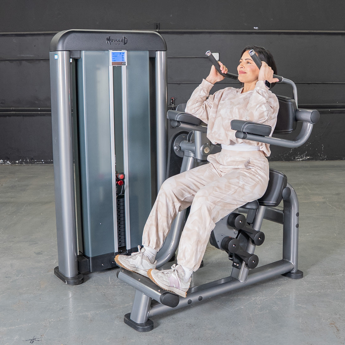 muscle d fitness commercial selectorized black and dark grey elite plus ab crunch machine