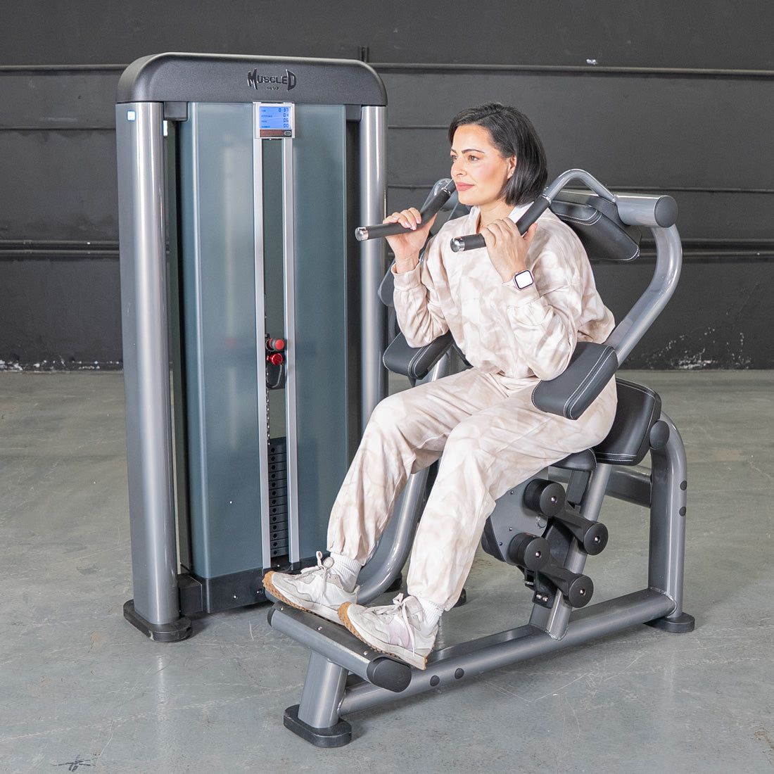muscle d fitness commercial selectorized black and dark grey elite plus ab crunch machine