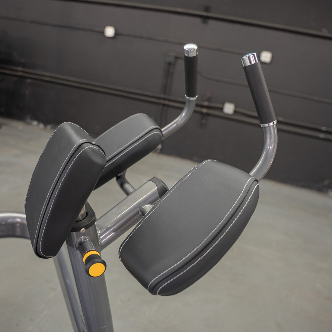 muscle d fitness commercial selectorized black and dark grey elite plus glute blaster glute machine handle detail