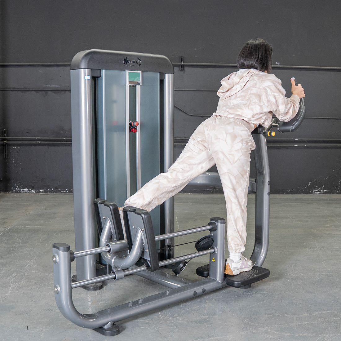 muscle d fitness commercial selectorized black and dark grey elite plus glute blaster glute machine