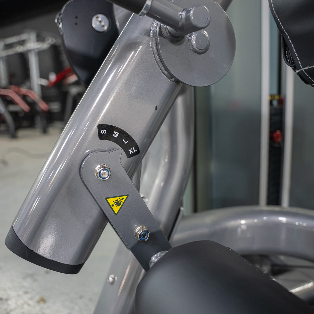 muscle d fitness commercial selectorized black and dark grey elite plus leg extension leg machine detail