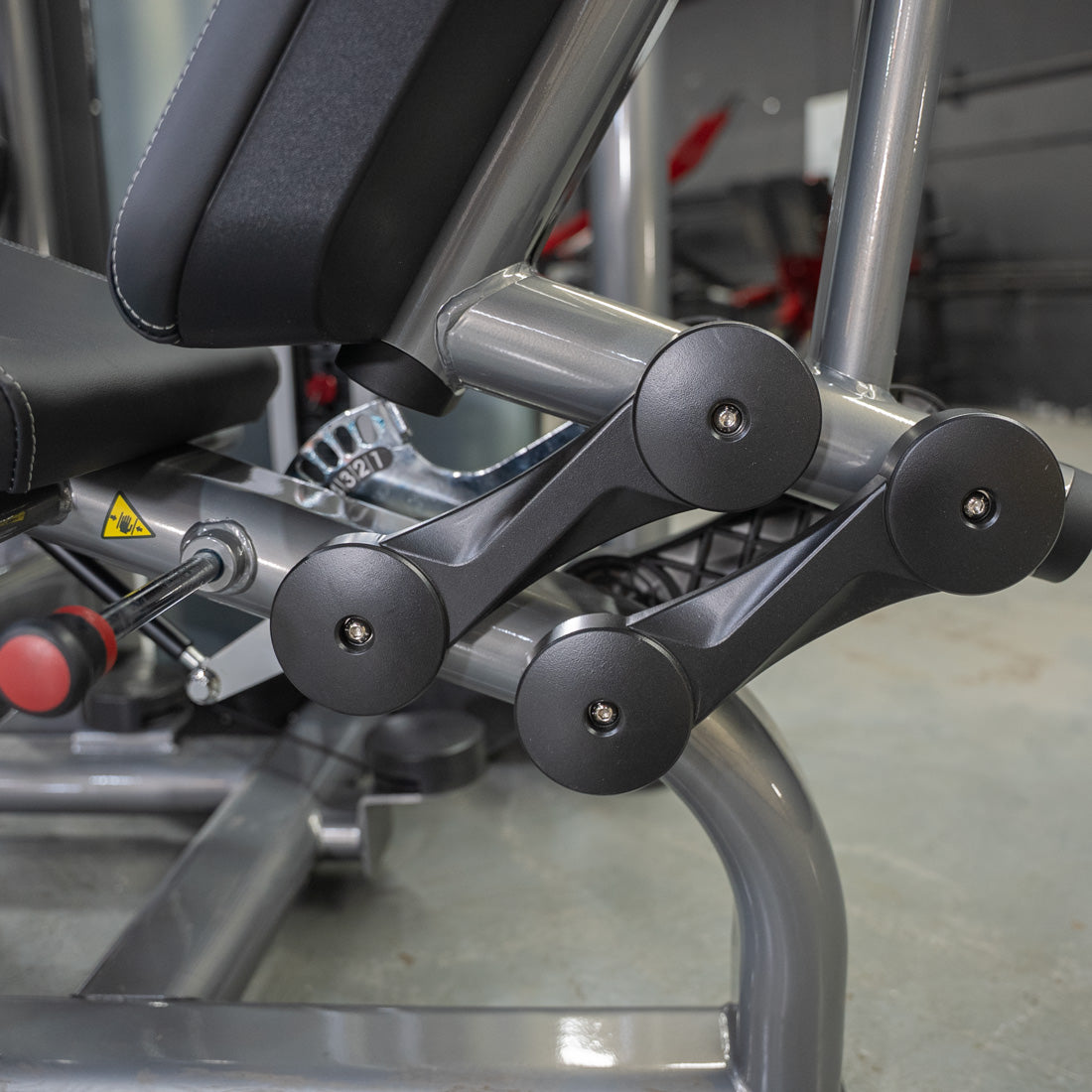 muscle d fitness commercial selectorized black and dark grey elite plus leg extension leg machine detail