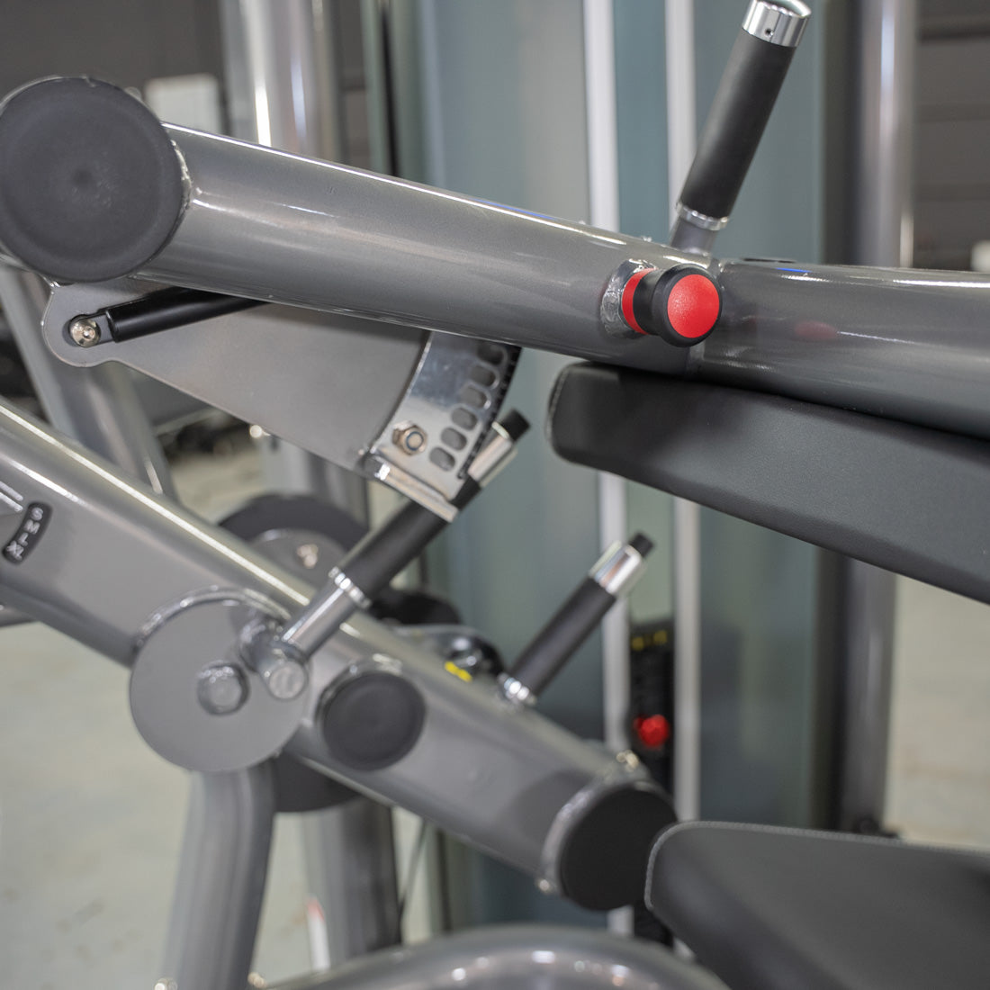 muscle d fitness commercial selectorized black and dark grey elite plus seated leg curl machine detail