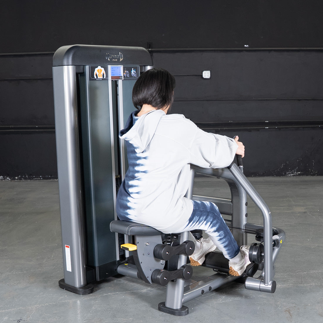 muscle d fitness commercial selectorized black and dark grey elite plus seated row machine