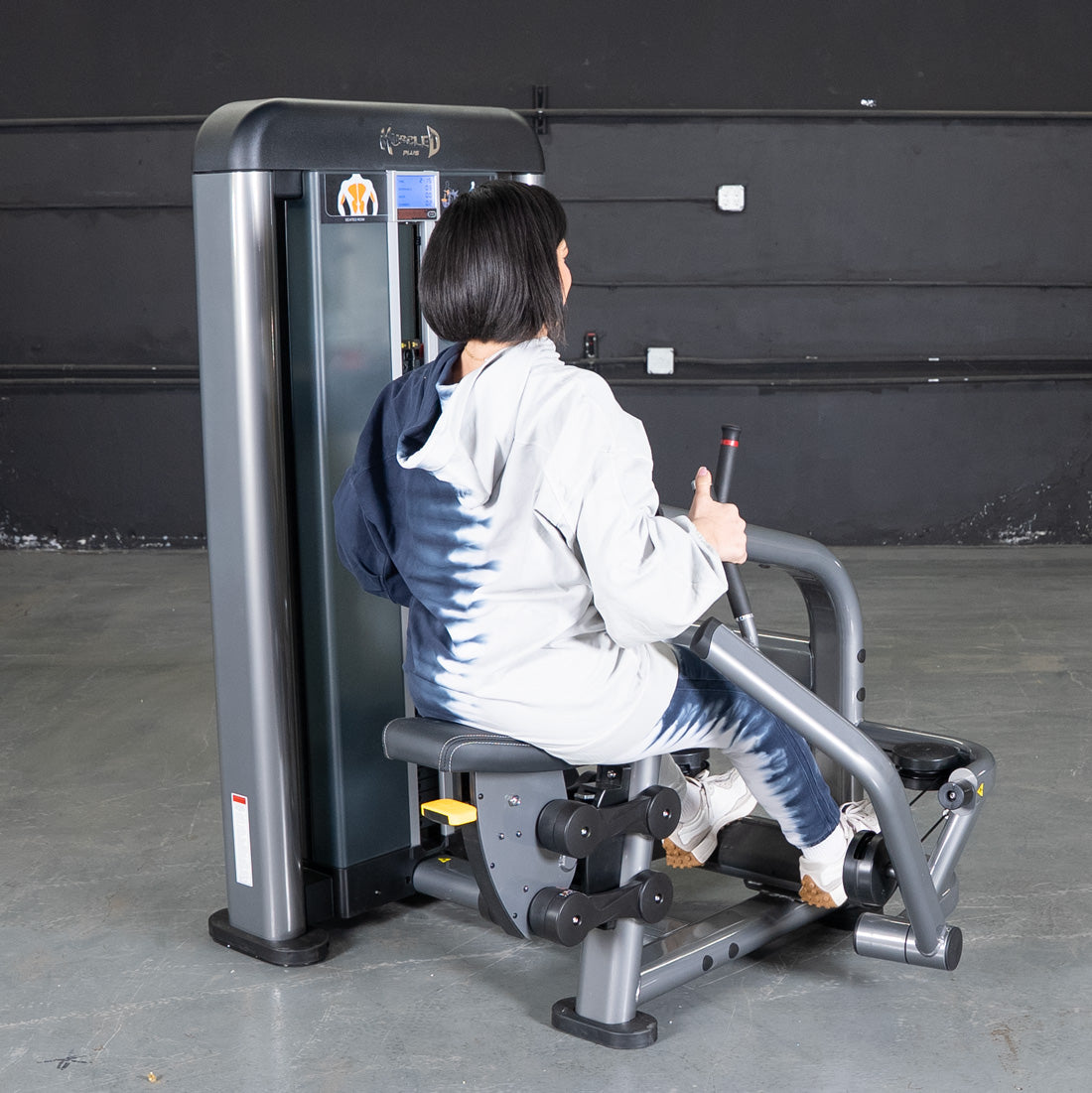 muscle d fitness commercial selectorized black and dark grey elite plus seated row machine
