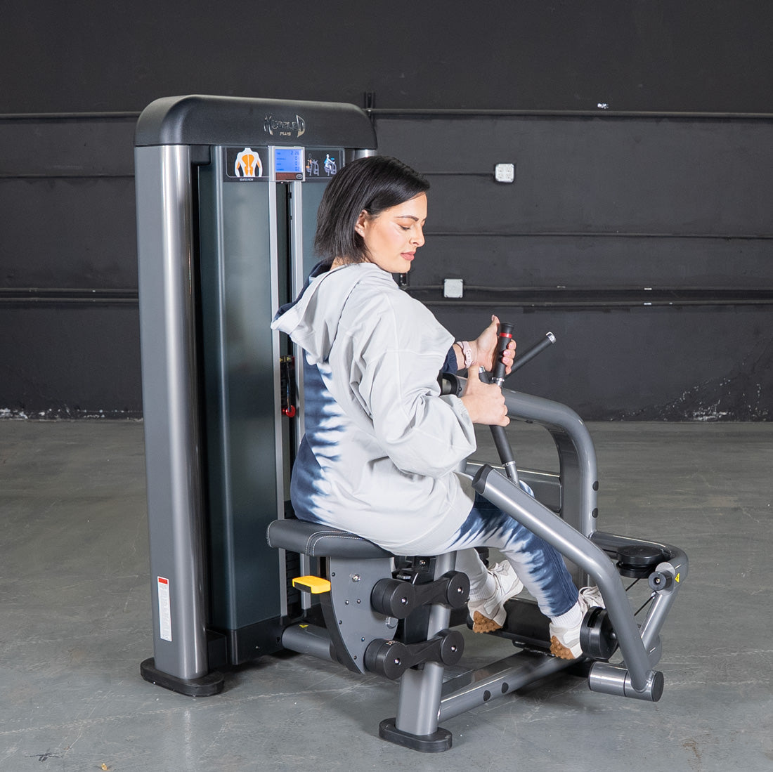 muscle d fitness commercial selectorized black and dark grey elite plus seated row machine