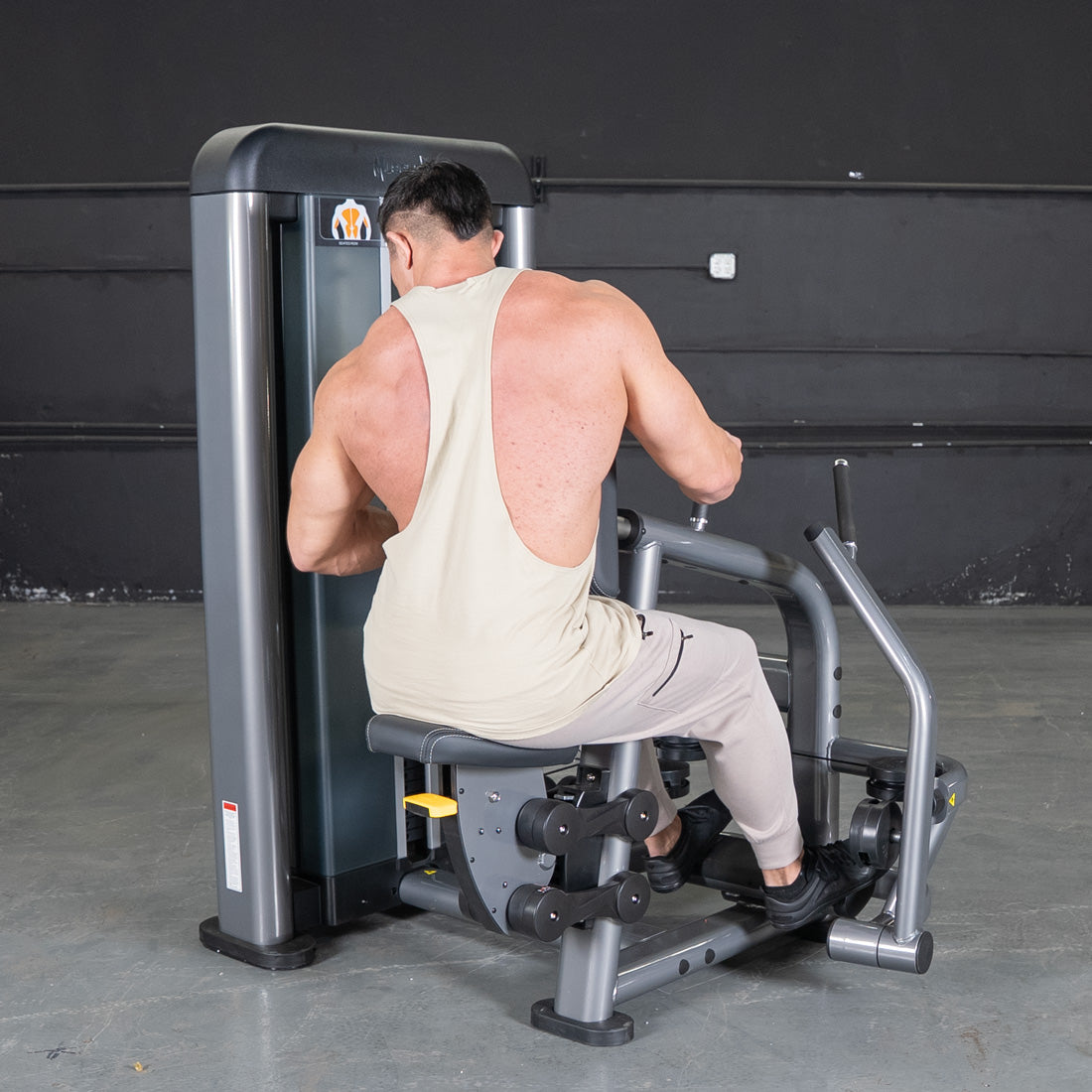 muscle d fitness commercial selectorized black and dark grey elite plus seated row machine