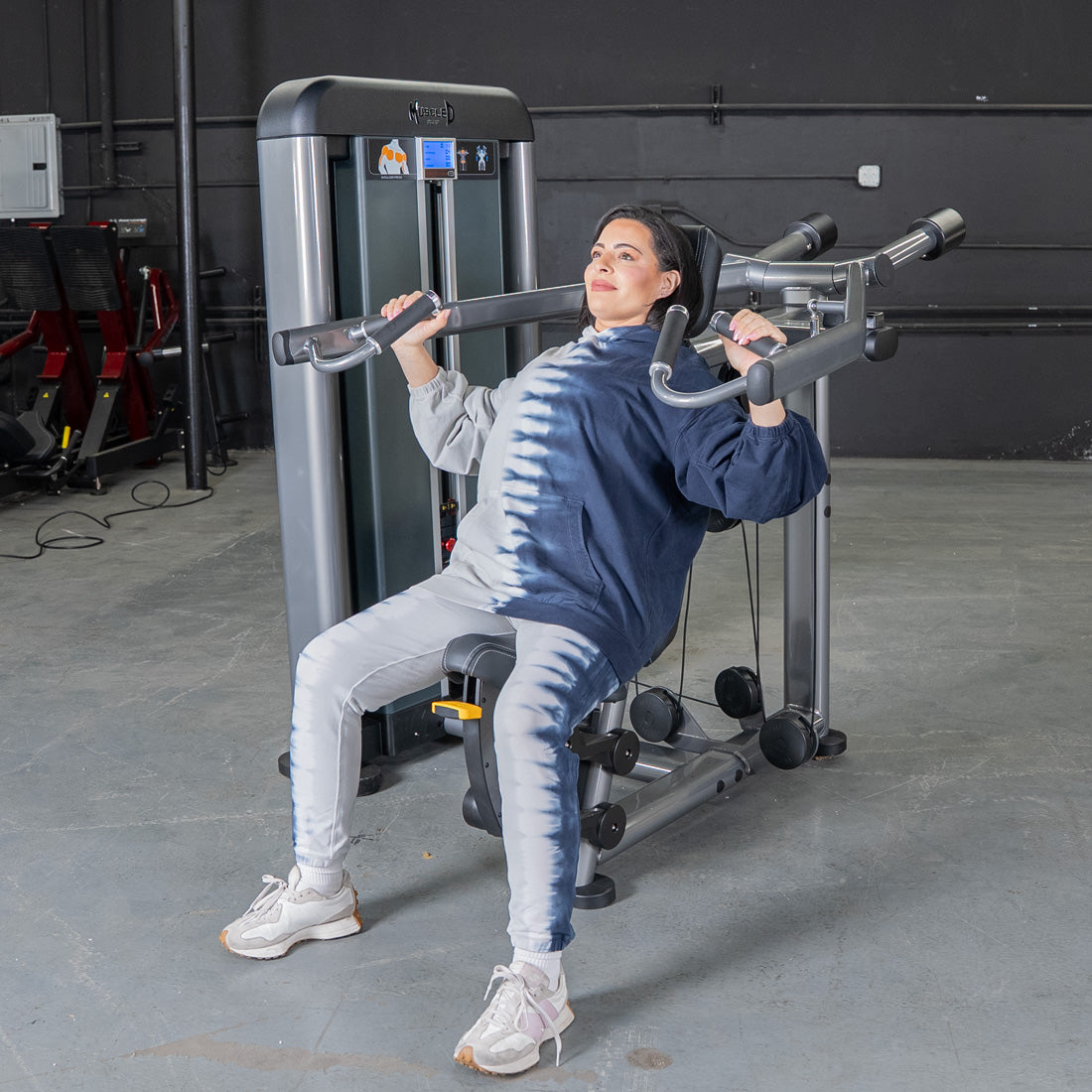 muscle d fitness commercial selectorized black and dark grey elite plus shoulder press shoulder machine
