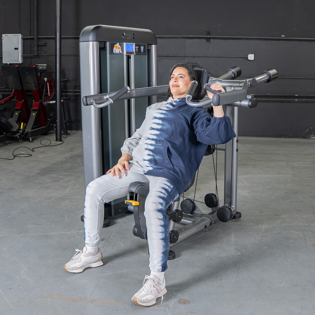 muscle d fitness commercial selectorized black and dark grey elite plus shoulder press shoulder machine