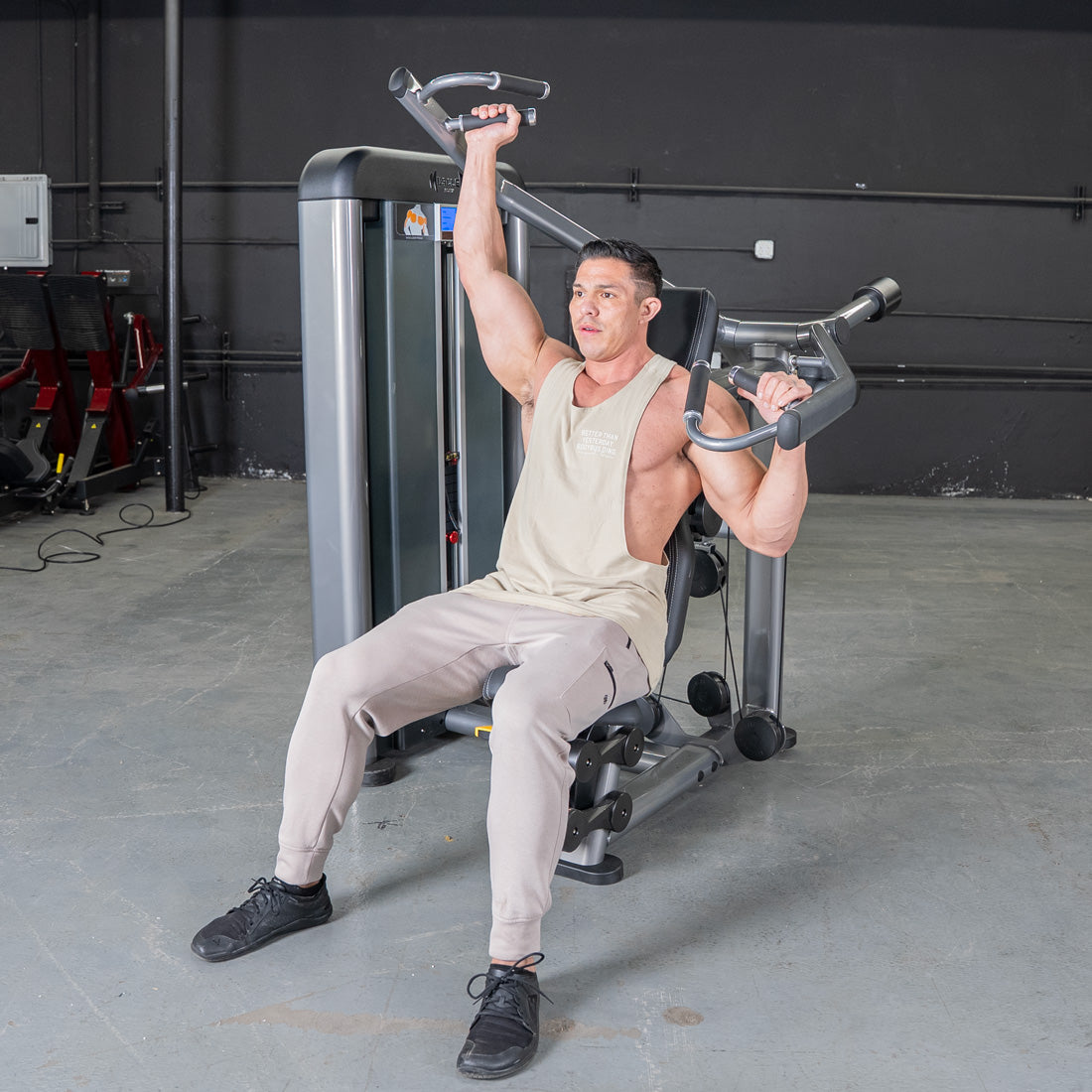 muscle d fitness commercial selectorized black and dark grey elite plus shoulder press shoulder machine