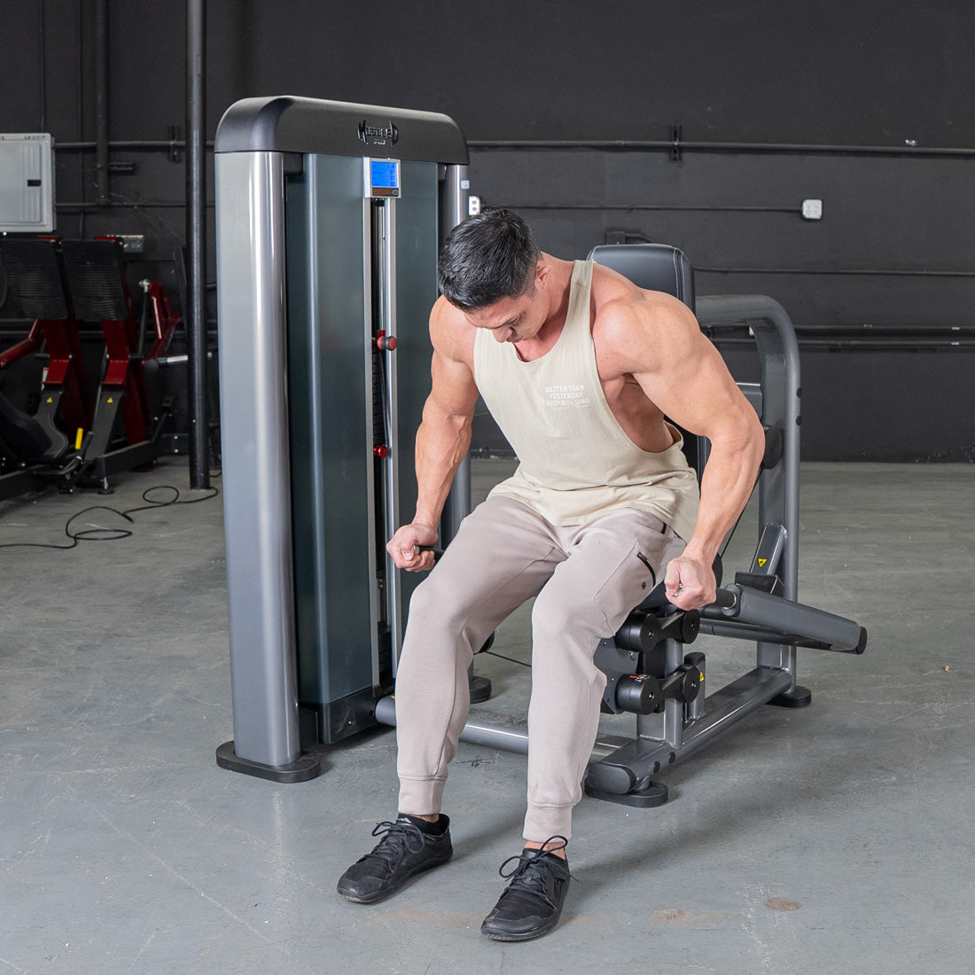 muscle d fitness commercial selectorized black and dark grey elite plus triceps press tirceps machine