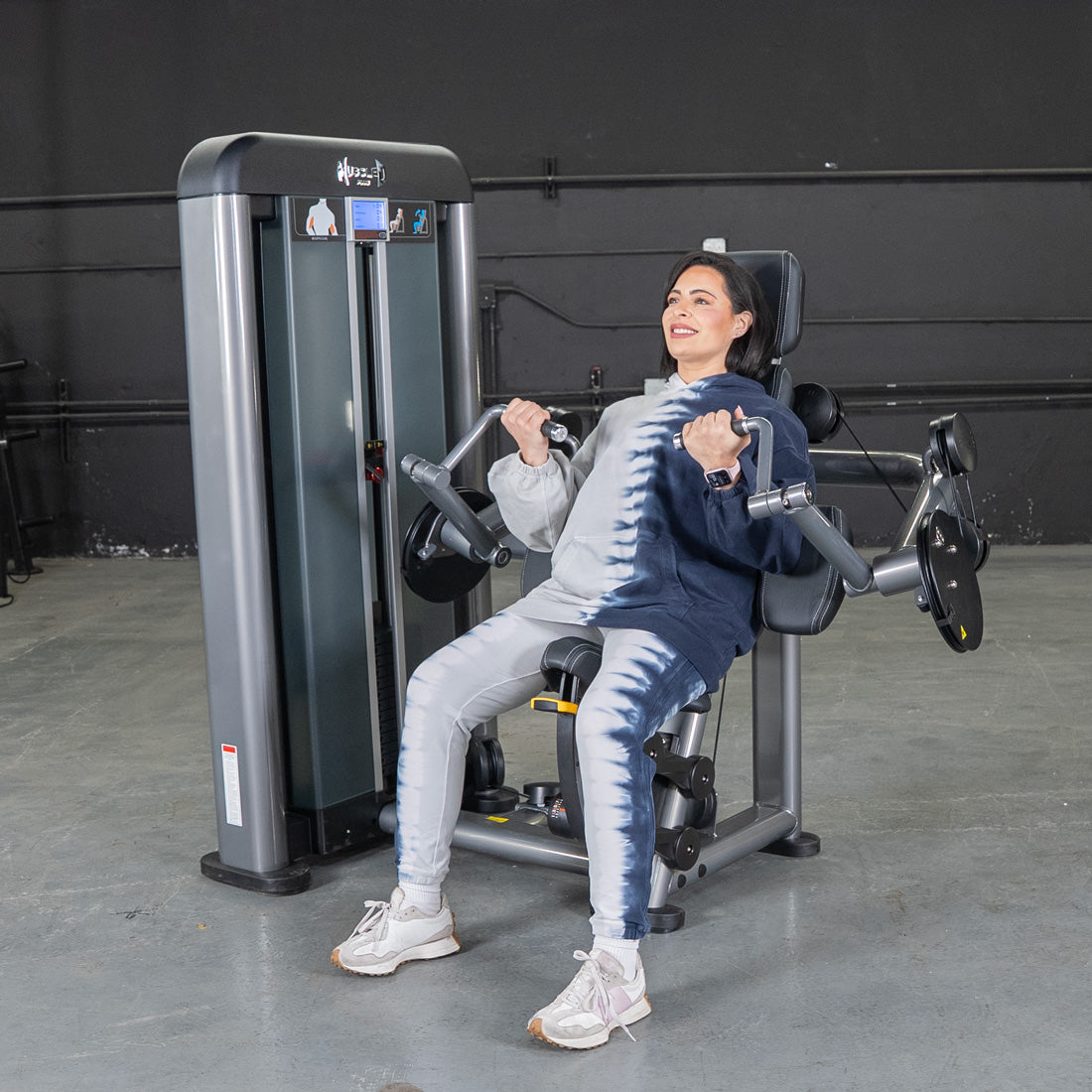 muscle d fitness commercial selectorized black and dark grey elite plus biceps curl machine