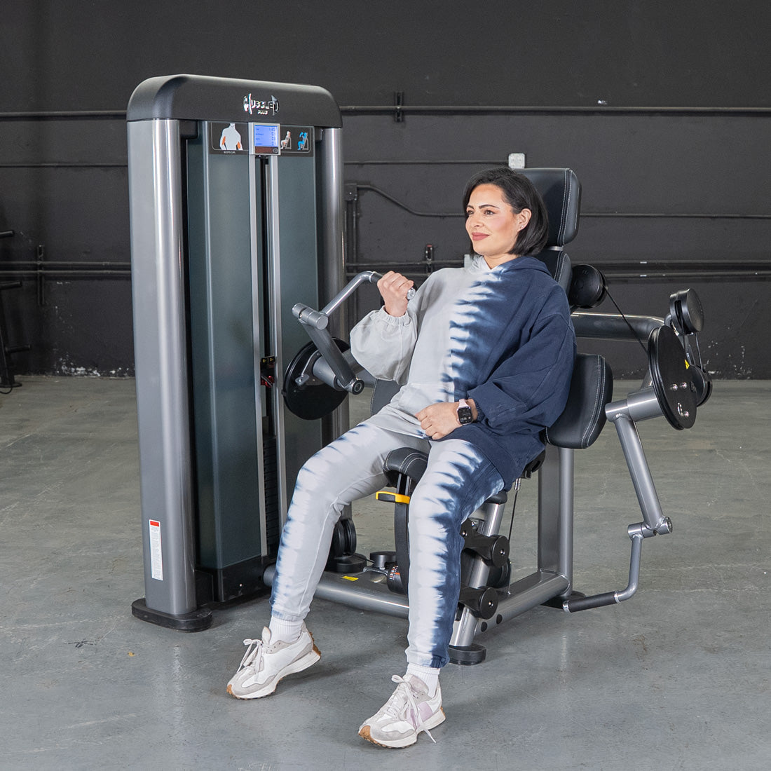 muscle d fitness commercial selectorized black and dark grey elite plus biceps curl machine