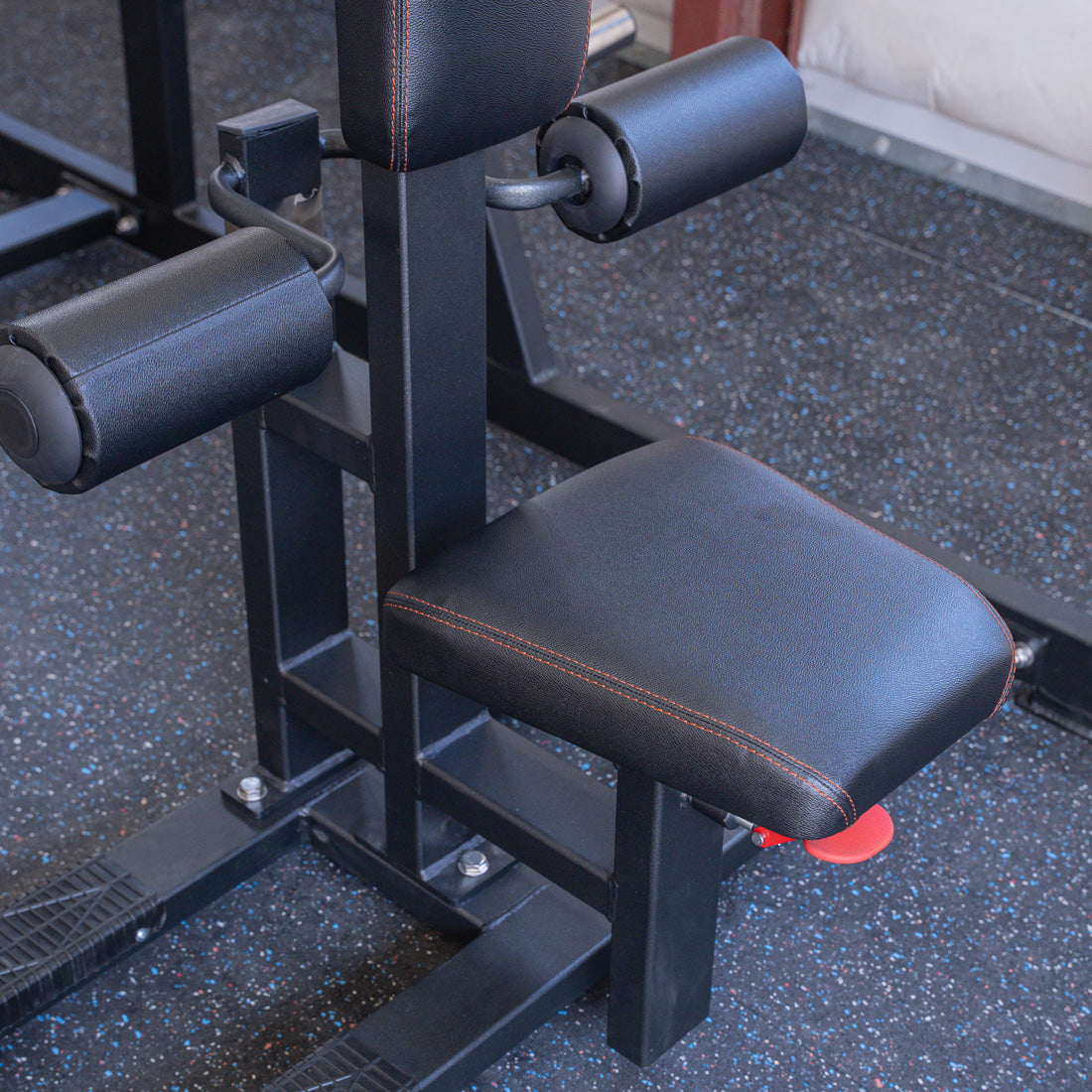 muscle d fitness commercial plate loaded excel leverage black chest and back combo machine back station seat pad detail