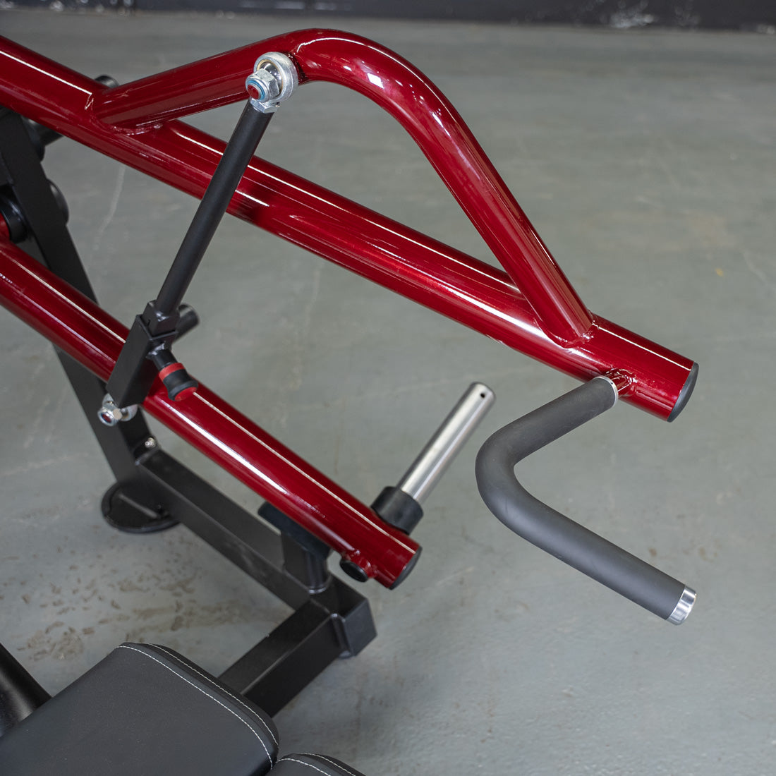 muscle d fitness commercial plate loaded black and maroon power leverage v2 iso lateral horizontal chest press machine