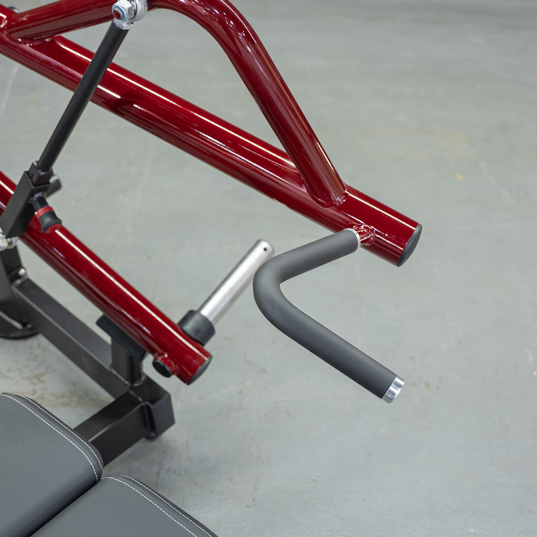 muscle d fitness commercial plate loaded black and maroon power leverage v2 iso lateral horizontal chest press machine detail