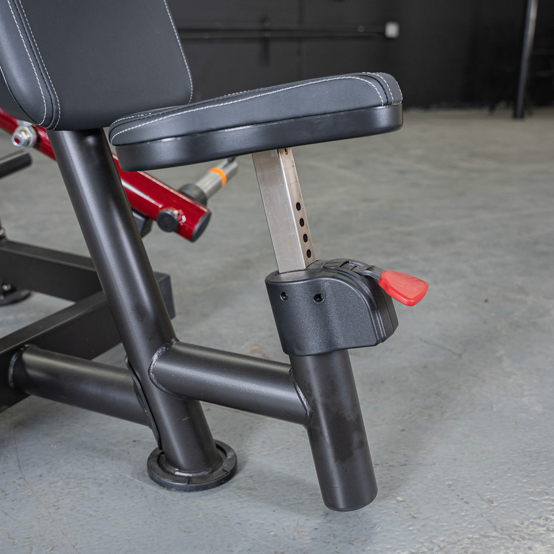 muscle d fitness commercial plate loaded black and maroon power leverage v2 iso lateral incline chest press machine seat detail
