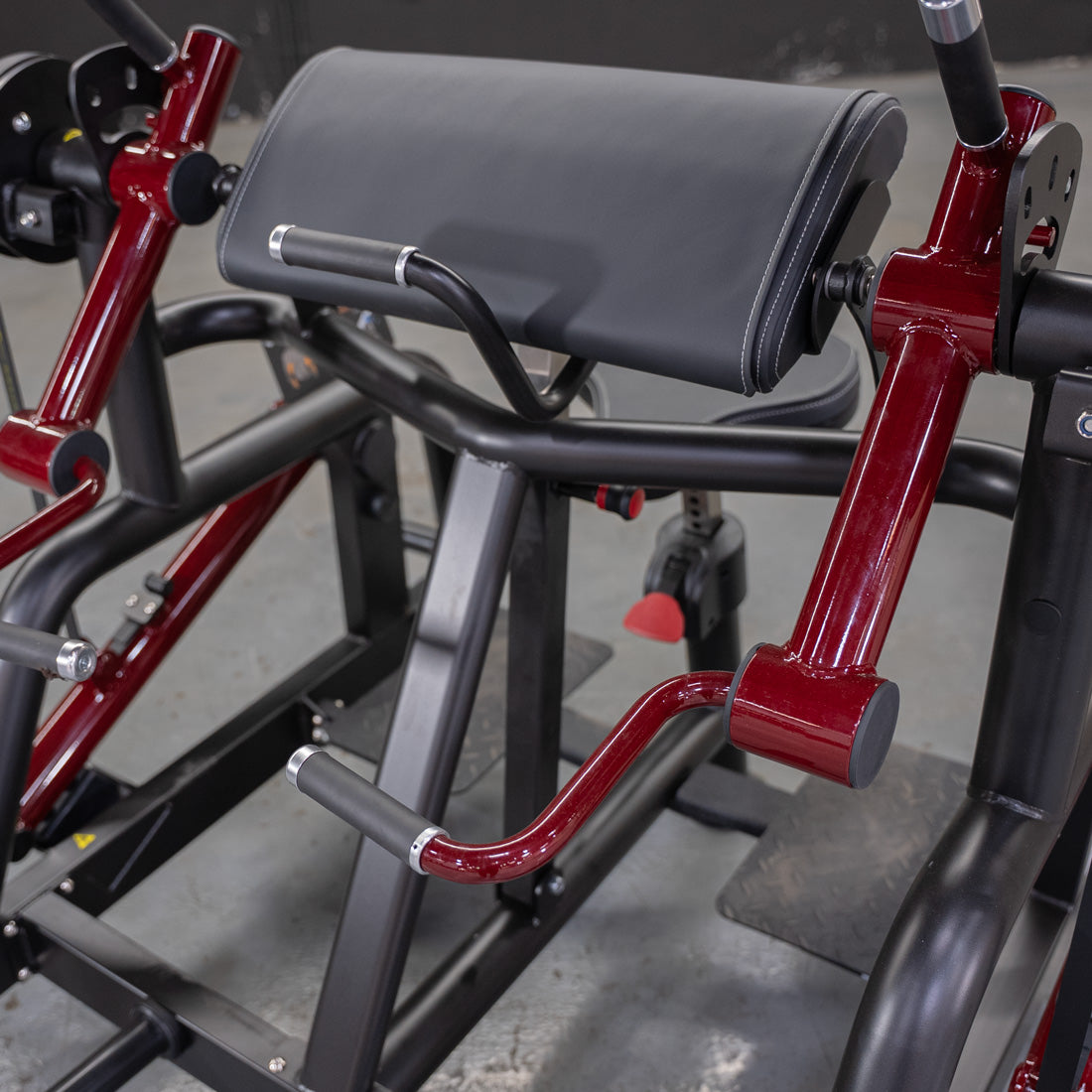 muscle d fitness commercial plate loaded black and maroon power leverage v2 iso lateral biceps curl machine pad detail