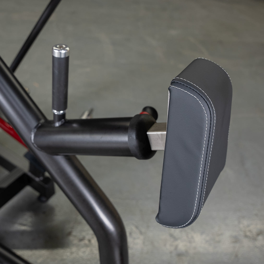 muscle d fitness commercial plate loaded black and maroon power leverage v2iso lateral low row machine pad detail