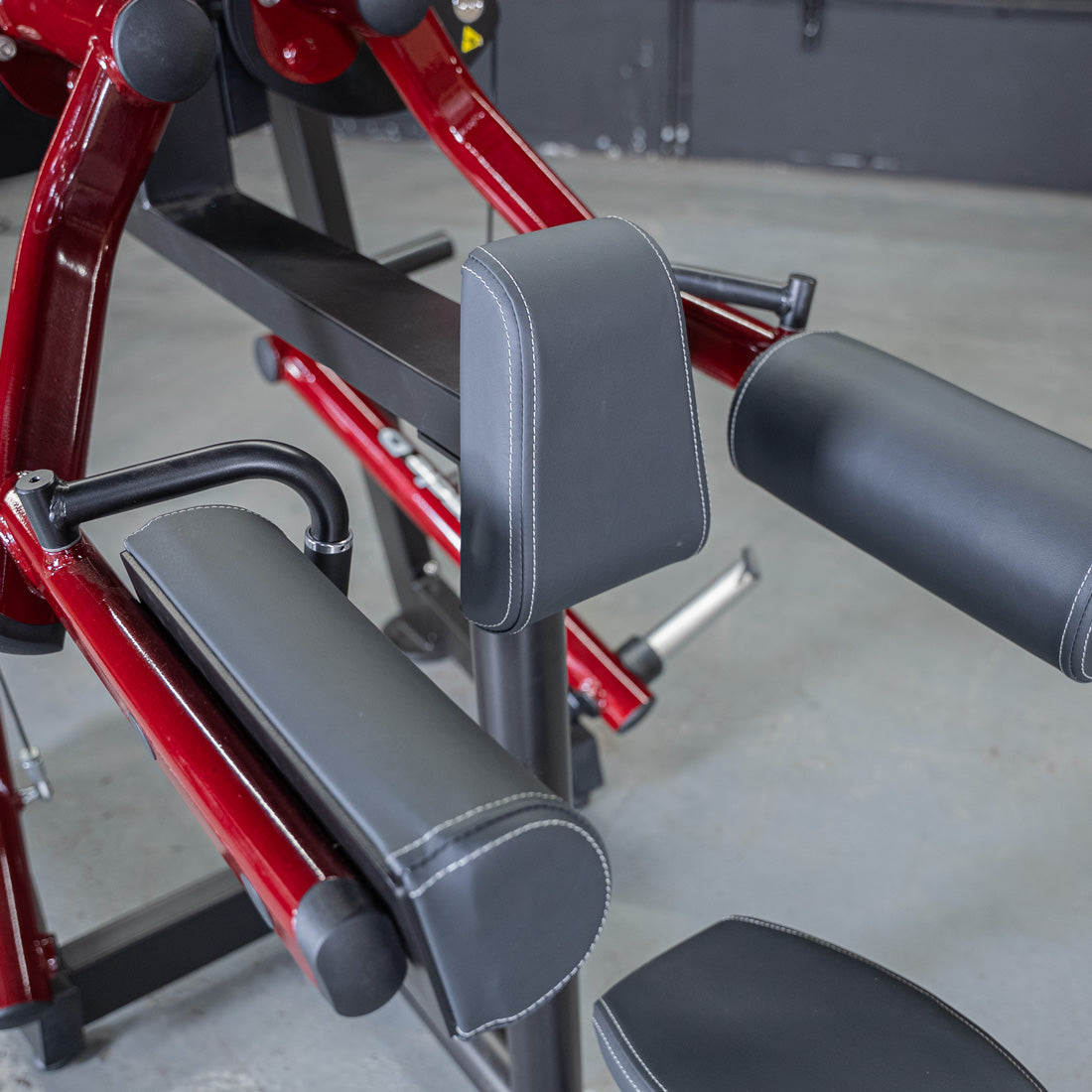 muscle d fitness commercial plate loaded black and maroon power leverage v2 iso lateral raise machine pad detail