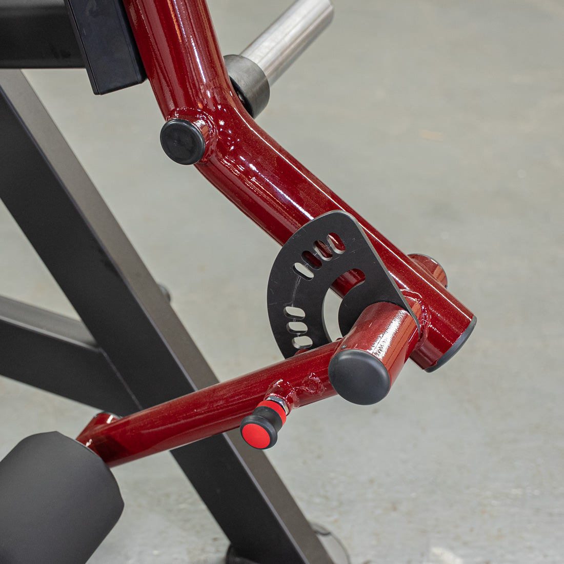 muscle d fitness commercial plate loaded black and maroon power leverage v2 reverse hyper machine detail