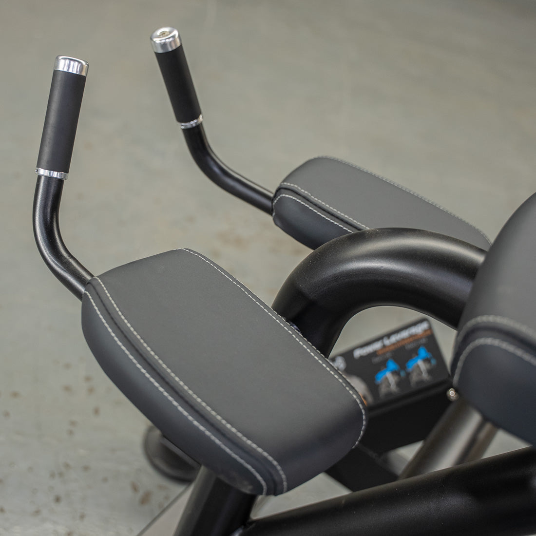 muscle d fitness commercial plate loaded black and maroon power leverage v2 reverse hyper machine pad detail