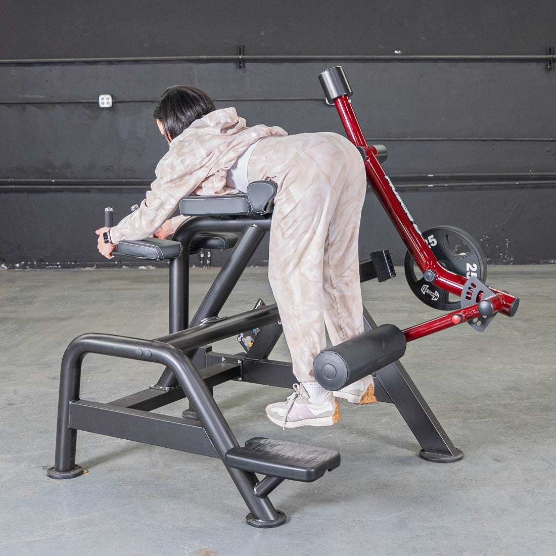 muscle d fitness commercial plate loaded black and maroon power leverage v2 reverse hyper machine