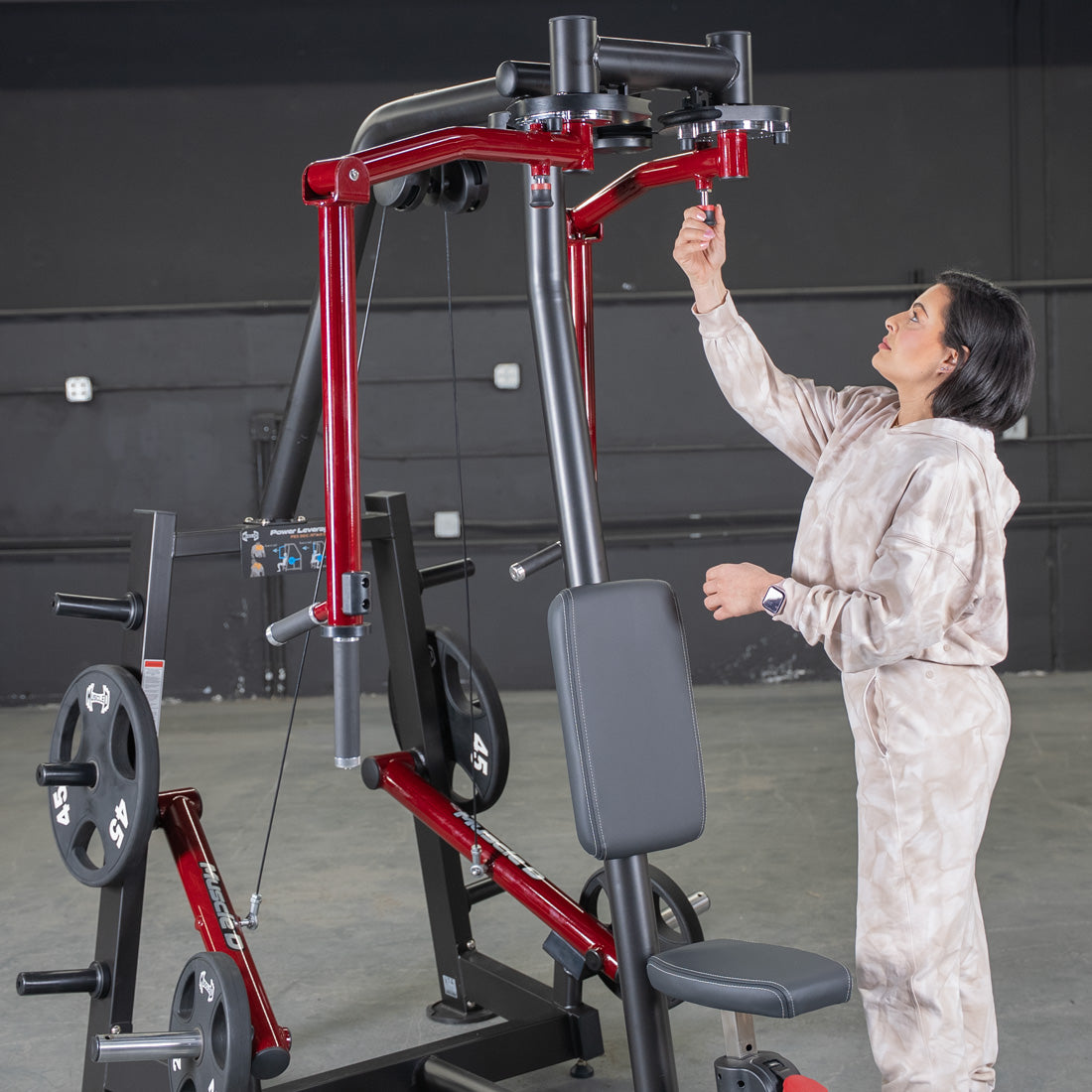 muscle d fitness commercial plate loaded power leverage v2 black and maroon pec fly rear delt combo machine close up