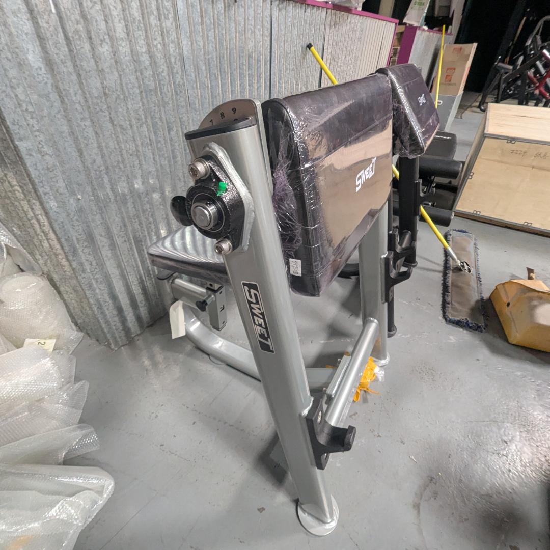 silver preacher curl bench with adjustable pad