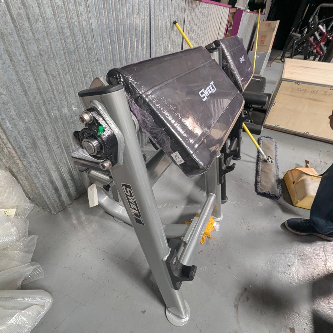 silver preacher curl bench with adjustable pad