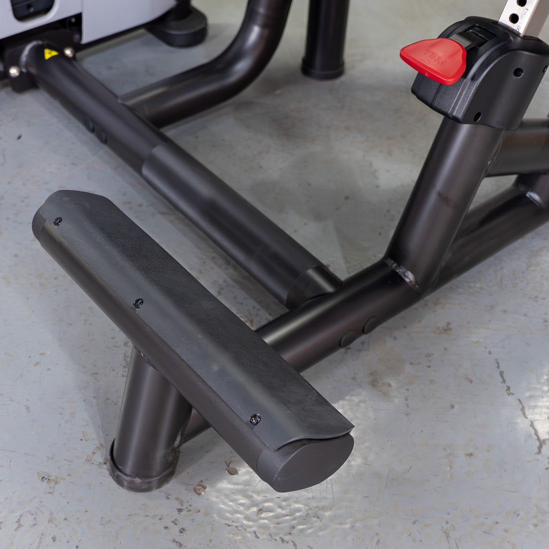 muscle d fitness commercial selectorized vogue black and light grey ab crunch machine detail