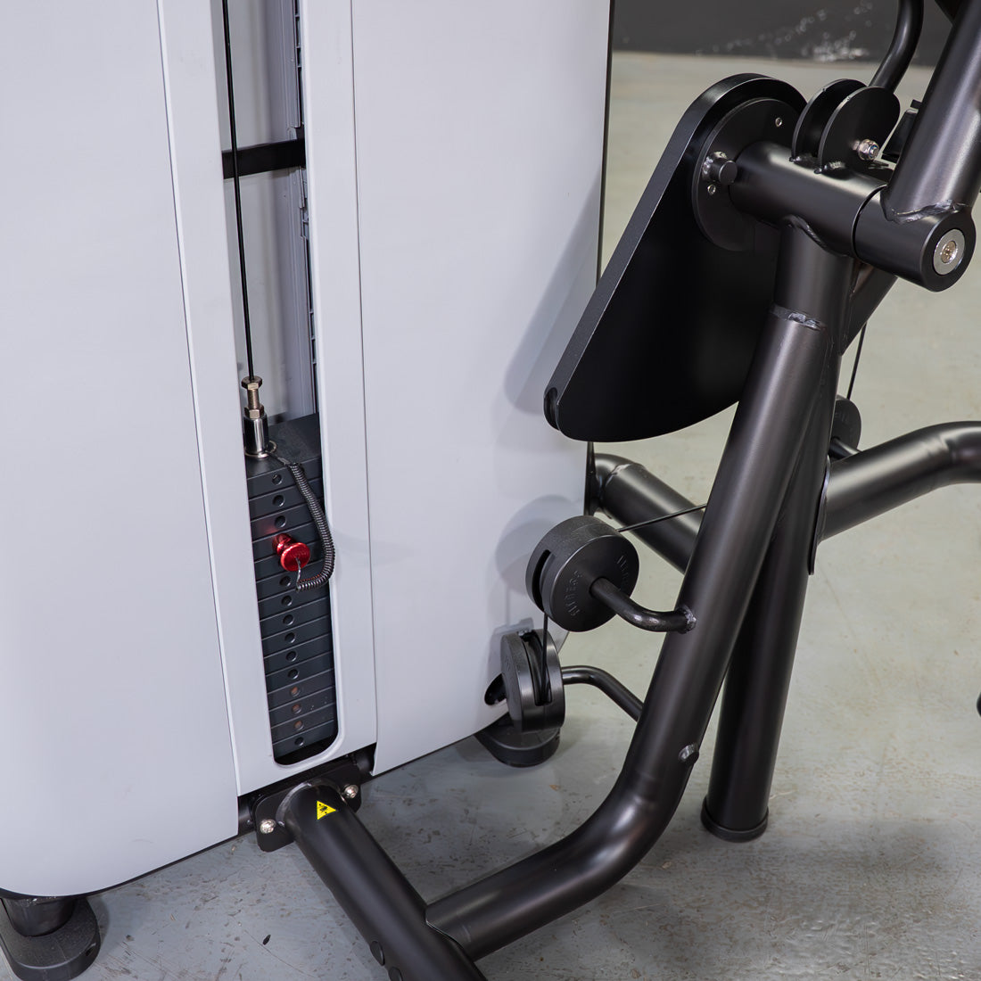 muscle d fitness commercial selectorized vogue black and light grey ab crunch machine detail