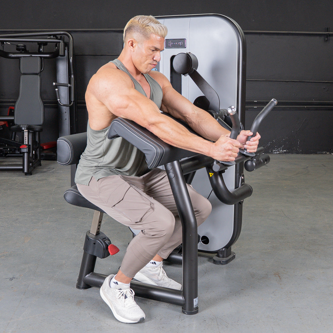 muscle d fitness commercial selectorized vogue black and light grey biceps triceps combo machine