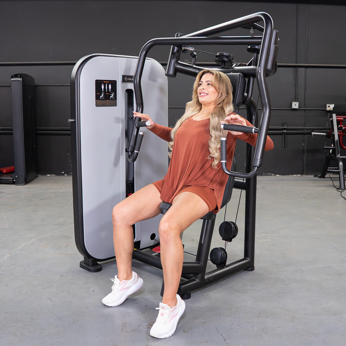 muscle d fitness commercial selectorized vogue black and light grey chest press machine