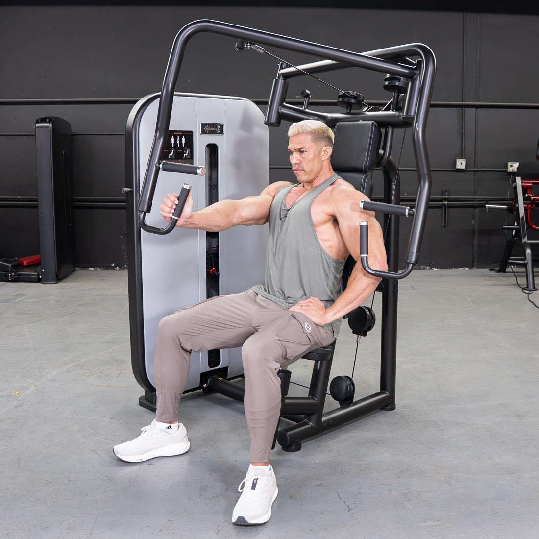 muscle d fitness commercial selectorized vogue black and light grey chest press machine