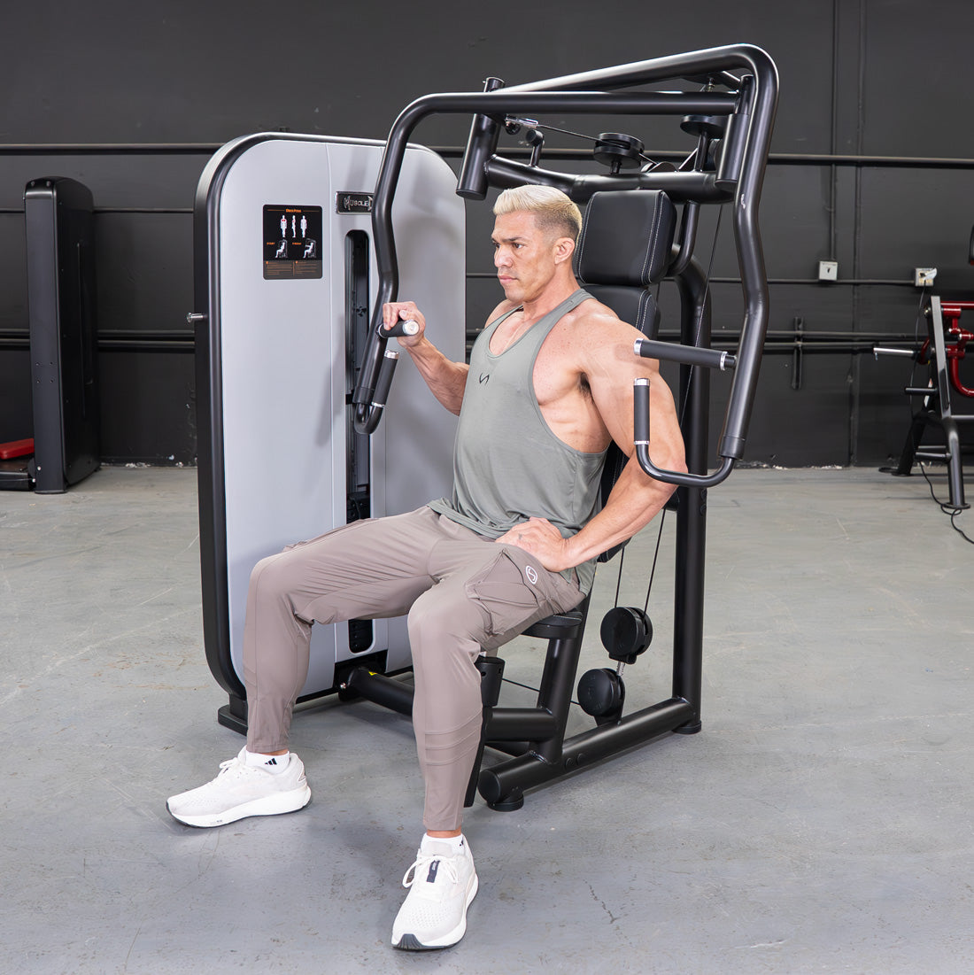 muscle d fitness commercial selectorized vogue black and light grey chest press machine