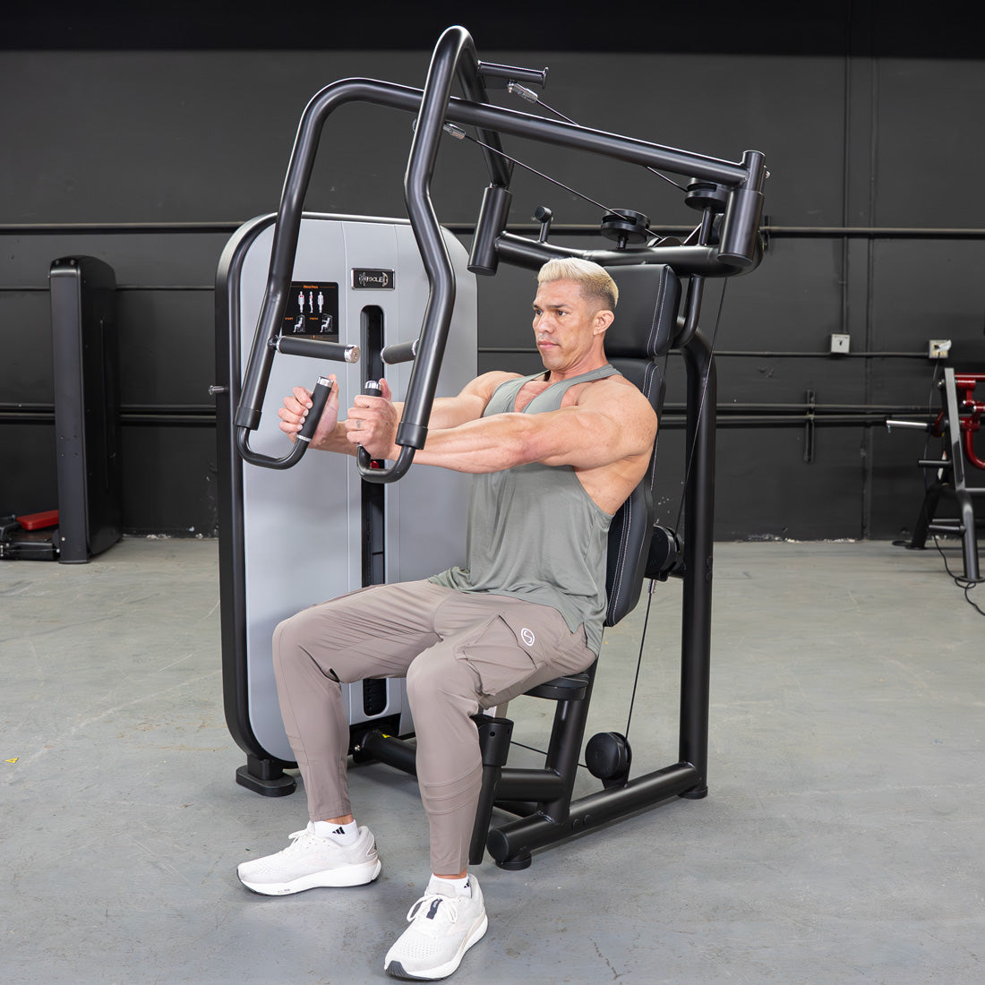 muscle d fitness commercial selectorized vogue black and light grey chest press machine