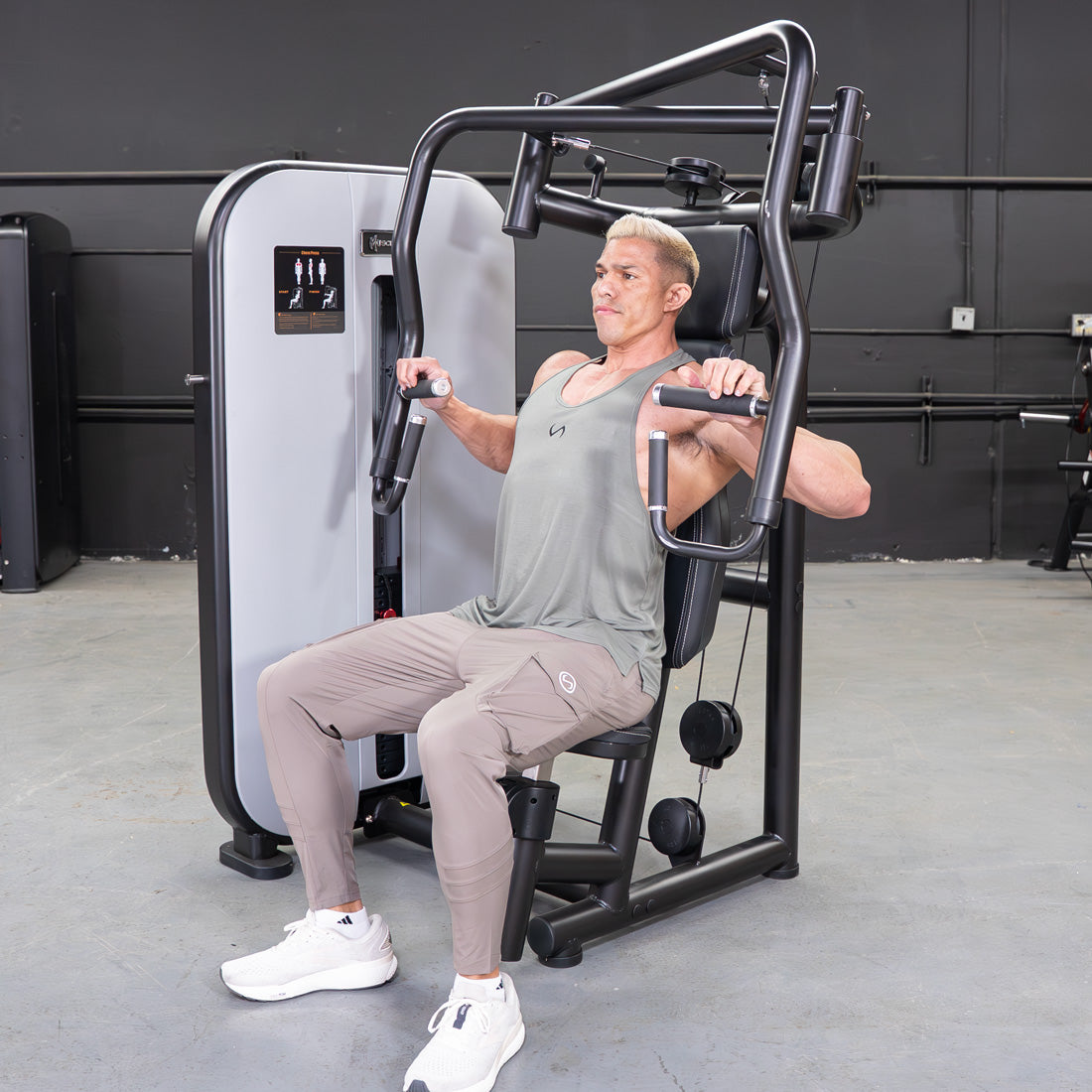 muscle d fitness commercial selectorized vogue black and light grey chest press machine