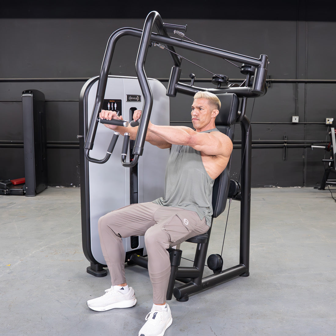 muscle d fitness commercial selectorized vogue black and light grey chest press machine