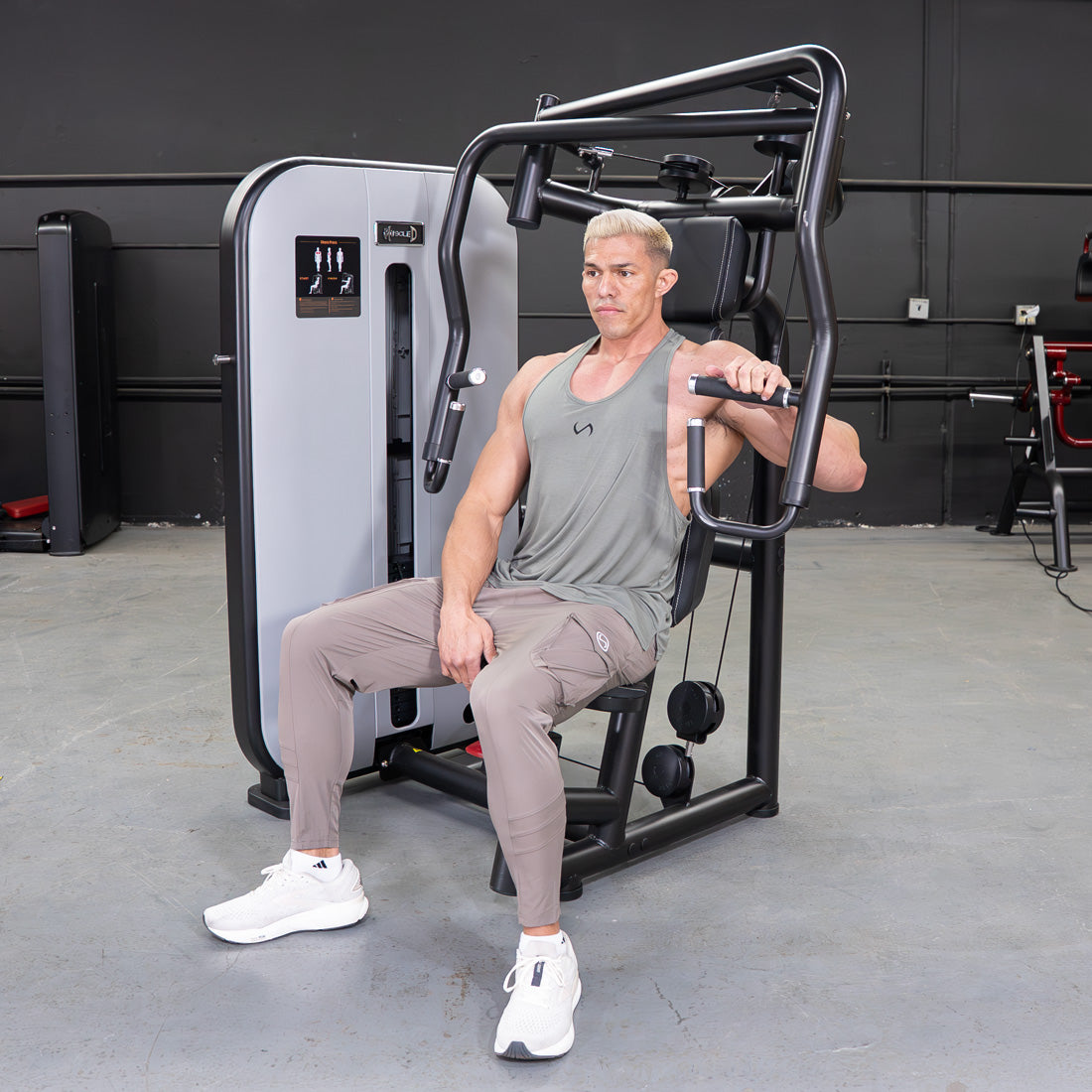 muscle d fitness commercial selectorized vogue black and light grey chest press machine