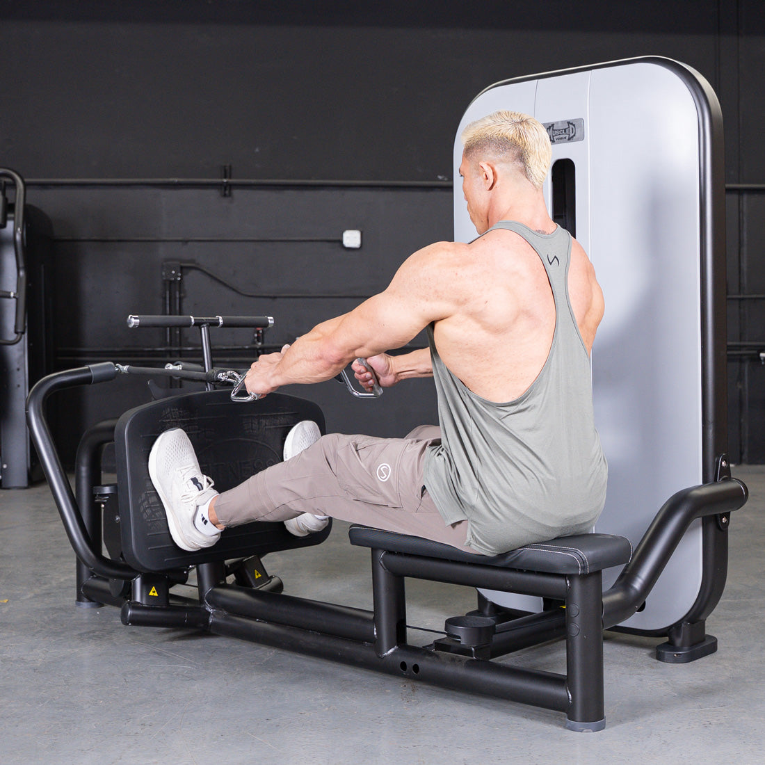 muscle d fitness commercial selectorized vogue black and light grey diverging low row machine