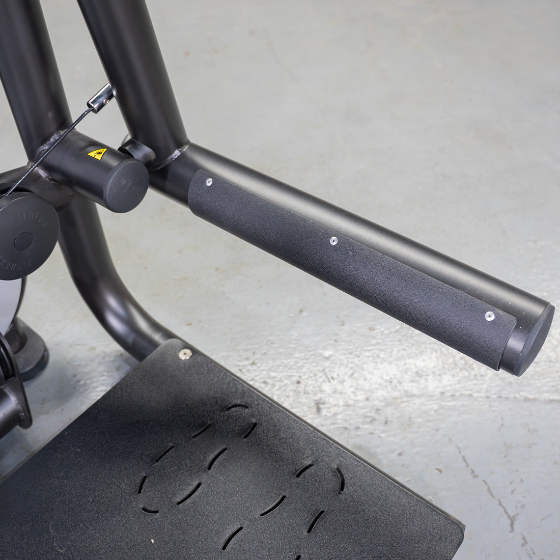 muscle d fitness commercial selectorized vogue black and light grey glute extension machine detail
