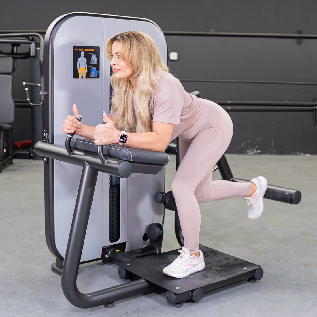 muscle d fitness commercial selectorized vogue black and light grey glute extension machine