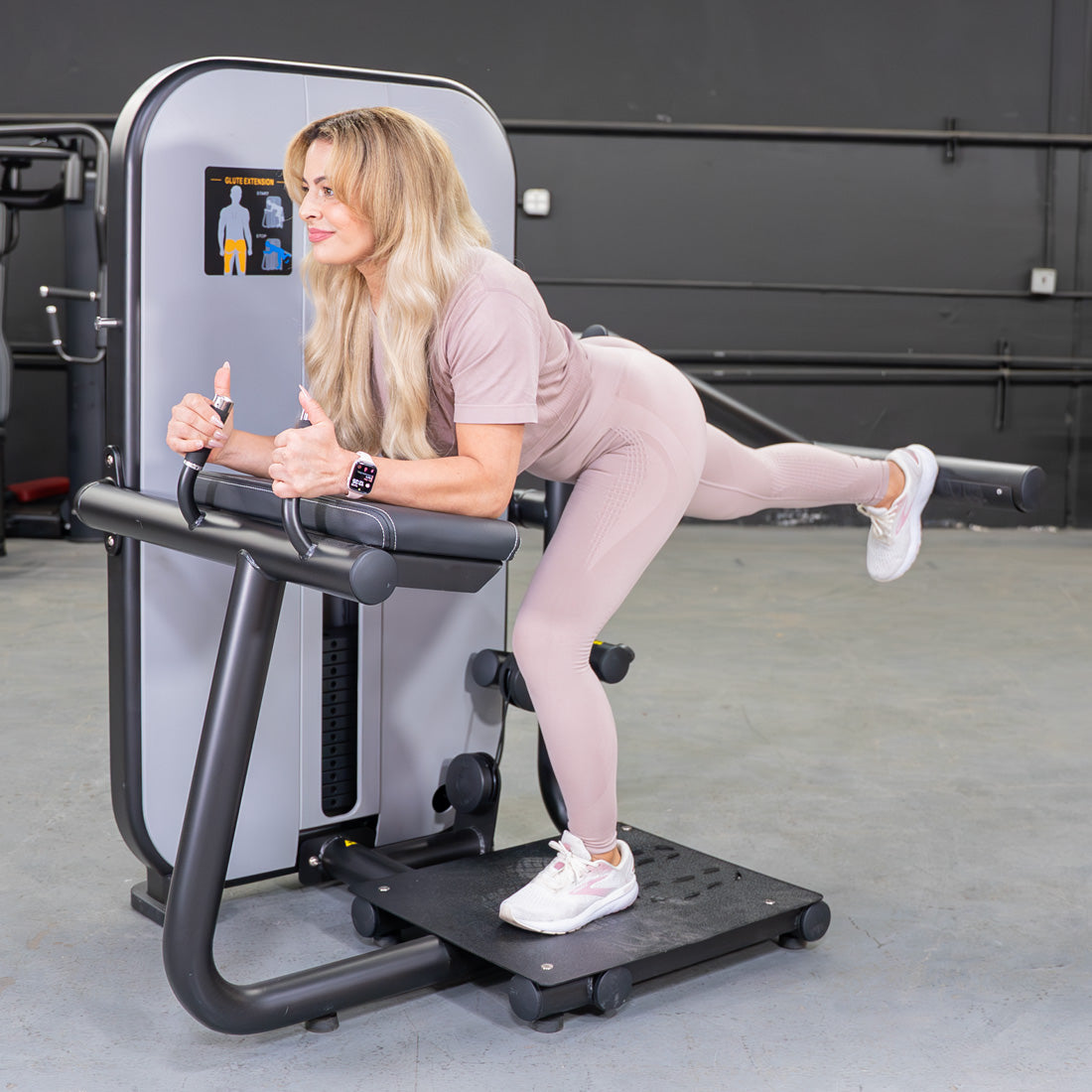 muscle d fitness commercial selectorized vogue black and light grey glute extension machine