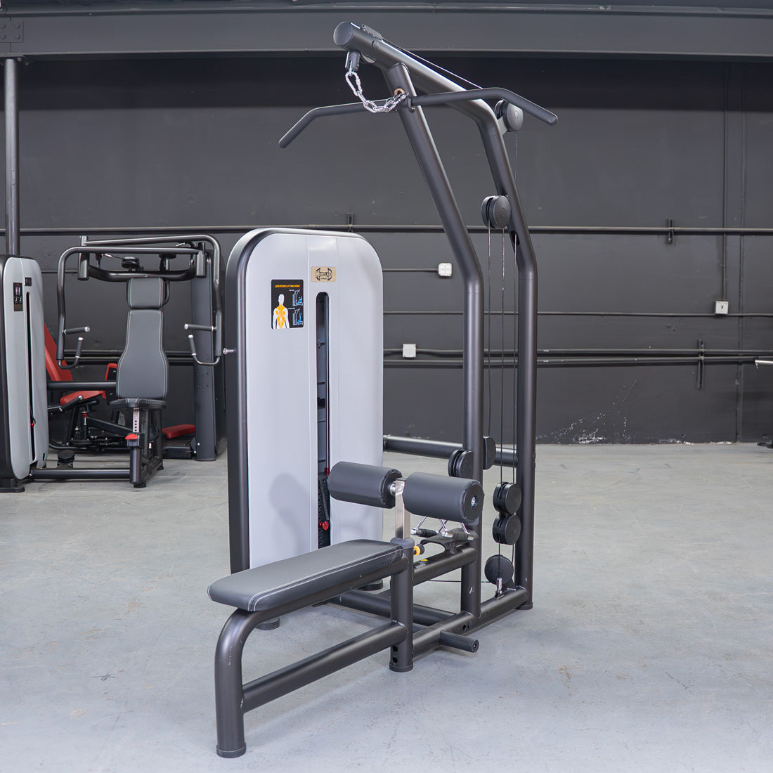muscle d fitness commercial selectorized vogue black and light grey lat low row combo machine