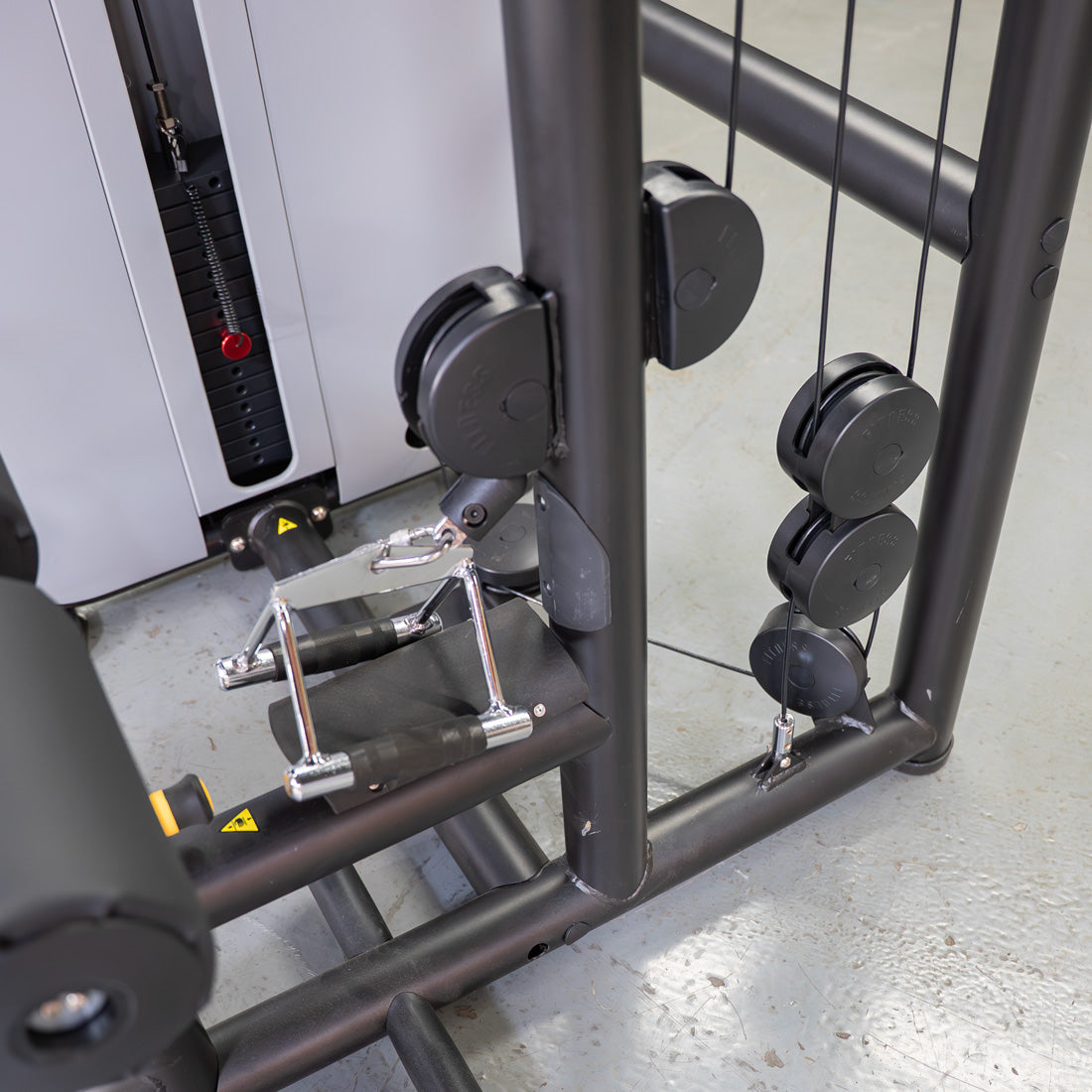 muscle d fitness commercial selectorized vogue black and light grey lat low row combo machine detail