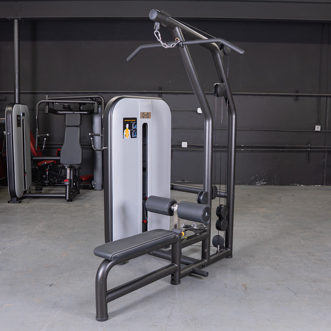 muscle d fitness commercial selectorized vogue black and light grey lat low row combo machine