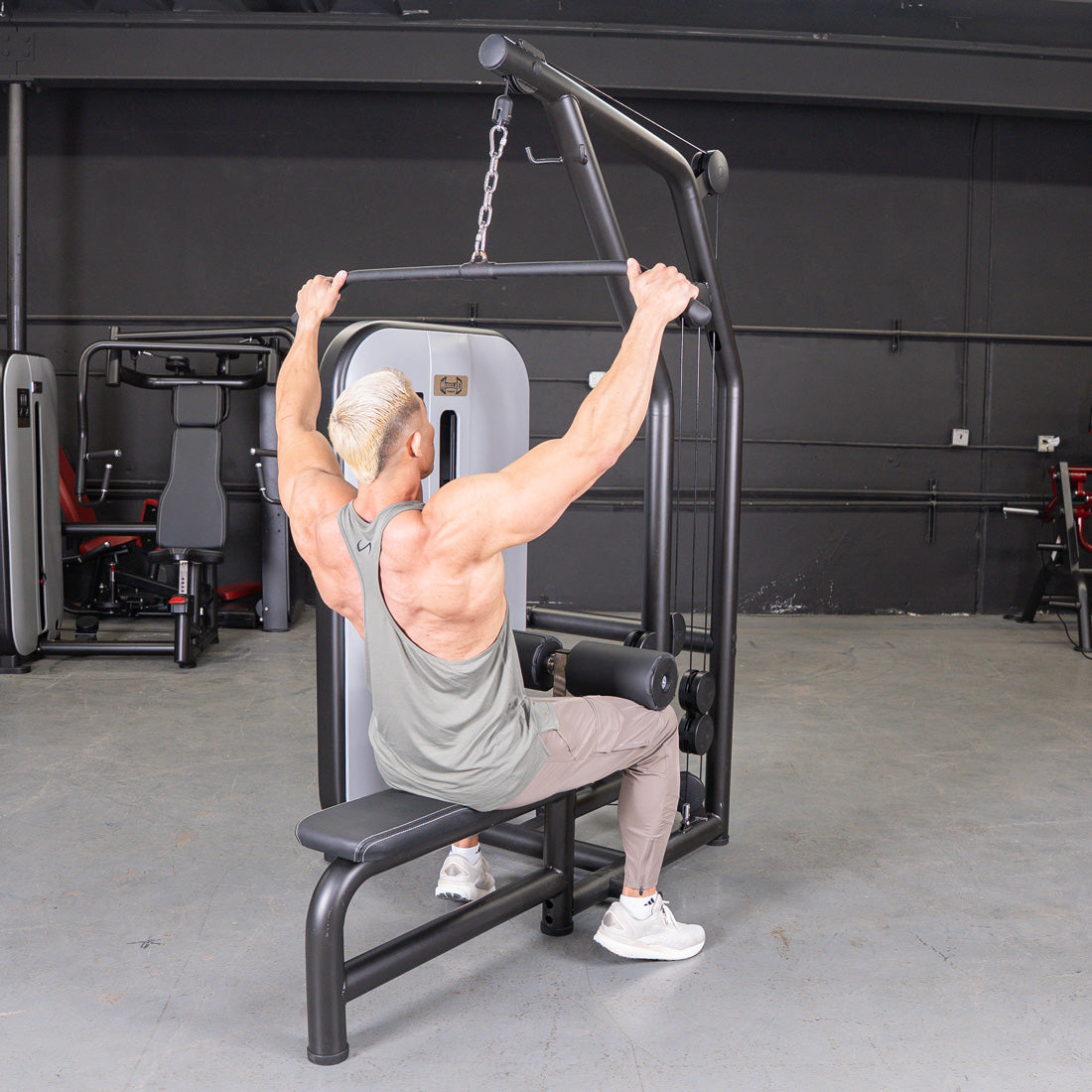 muscle d fitness commercial selectorized vogue black and light grey lat low row combo machine